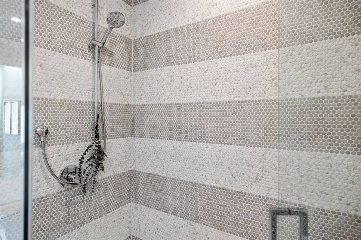Bathroom, 40th Avenue, Outer Sunset, San Francisco