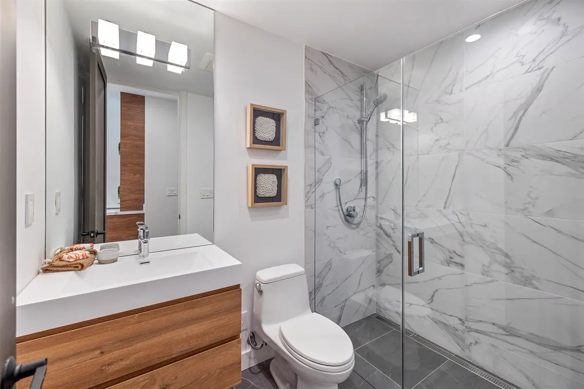 Bathroom, 40th Avenue, Outer Sunset, San Francisco