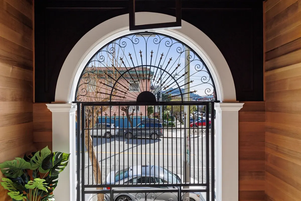 Entry, California Street, San Francisco