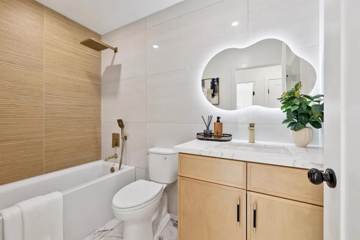 Bathroom, Higate Drive, Daly City