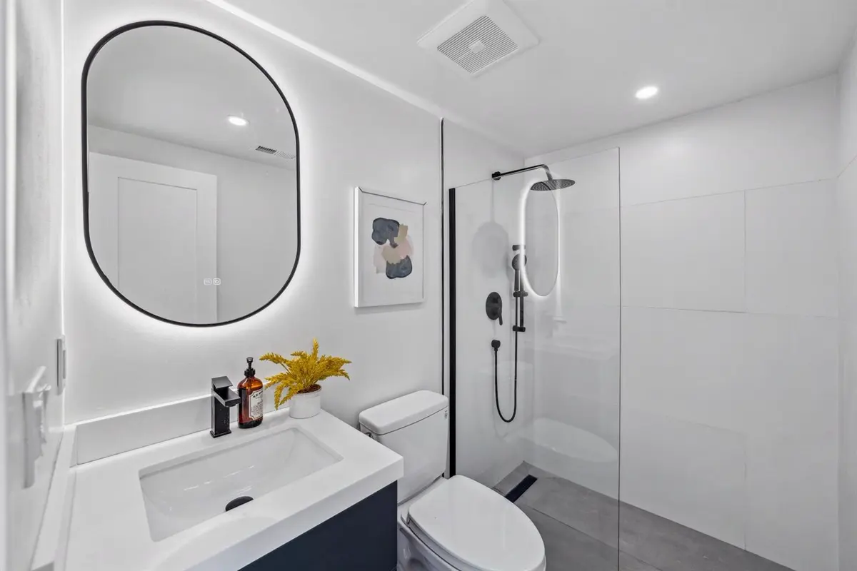 Bathroom, Shipley Avenue, Daly City
