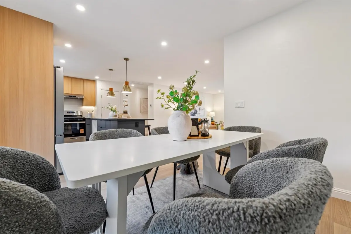Dining area, Wildwood Avenue, Daly City