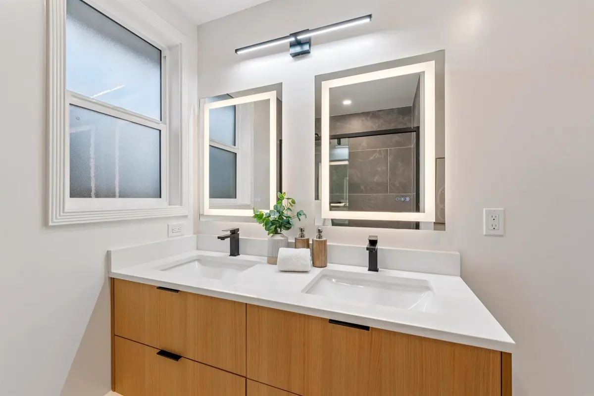 Bathroom, Wildwood Avenue, Daly City